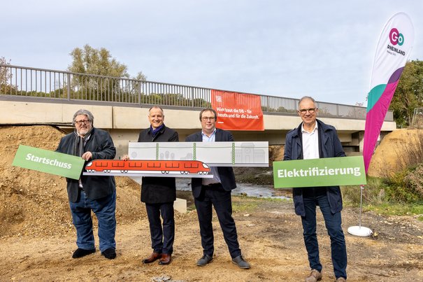 Pressetermin „Startschuss Elektrifizierung Eifel“ 23. Oktober 2023 in Bad Münstereifel  © Smilla Dankert